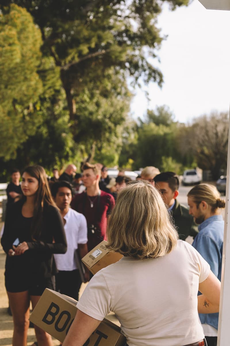 Kanye West 攜家人開啟 YEEZY Lemonade Stands Pop-Up 慈善活動