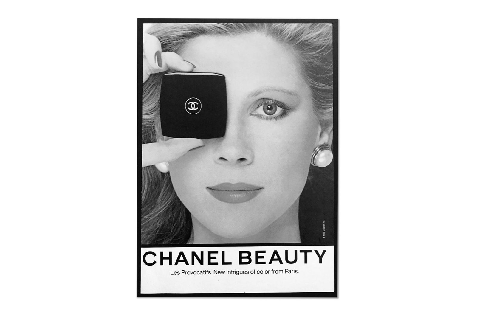 Stüssy 以 Chanel Beauty 經典廣告為靈感打造限定 T-Shirt 