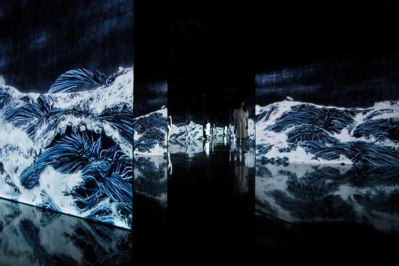 率先走進 teamLab 上海最新展覽「teamLab: 油罐中的水粒子世界」
