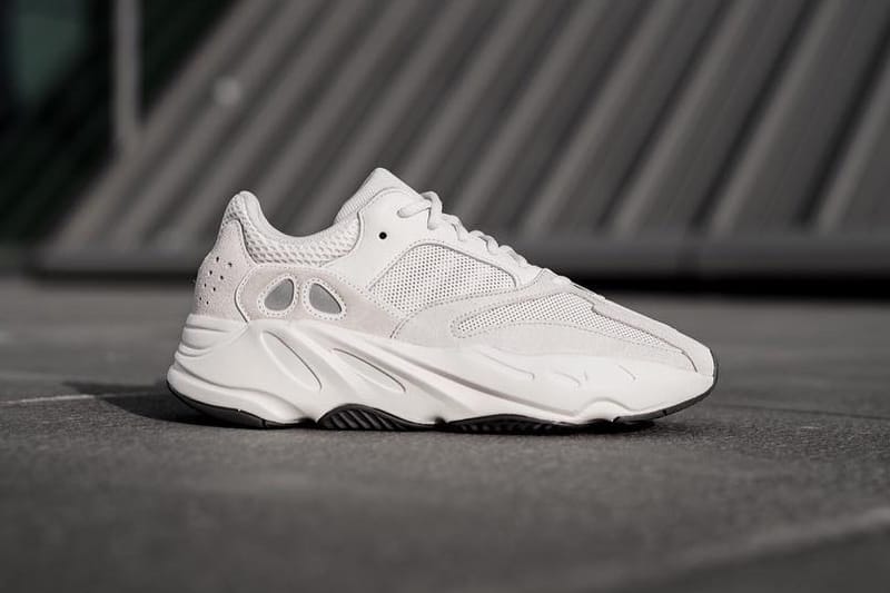 搶先預覽 YEEZY BOOST 700 全新白色版本