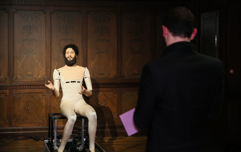 走进 PRADA 荣宅举办艺术家 Goshka  Macuga 「What Was I?」展览