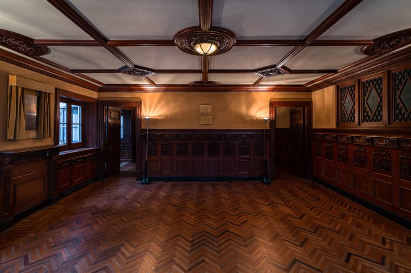 走进 PRADA 荣宅举办艺术家 Goshka  Macuga 「What Was I?」展览