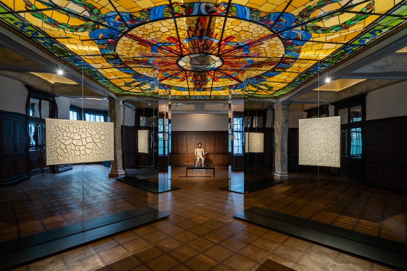 走进 PRADA 荣宅举办艺术家 Goshka  Macuga 「What Was I?」展览