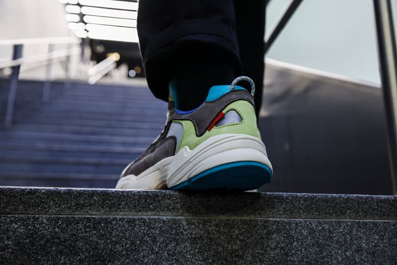 HYPEBEAST 獨家近赏 INVINCIBLE x adidas Originals 全新联名 YUNG-STUD