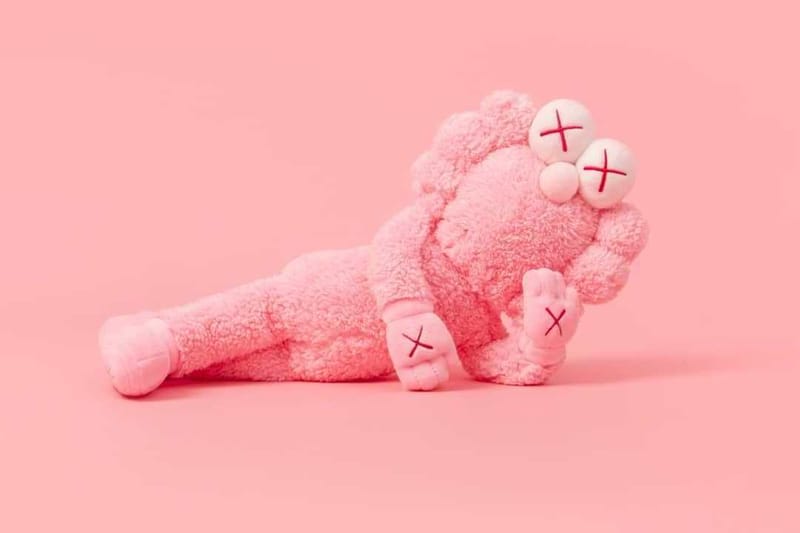 KAWS 宣佈推出 BFF 粉紅色版本毛絨公仔