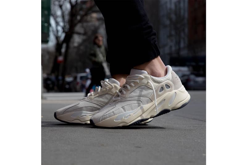YEEZY BOOST 700 全新配色「Analog」上腳預覽
