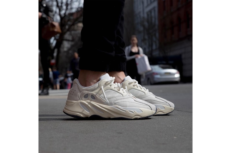 YEEZY BOOST 700 全新配色「Analog」上腳預覽