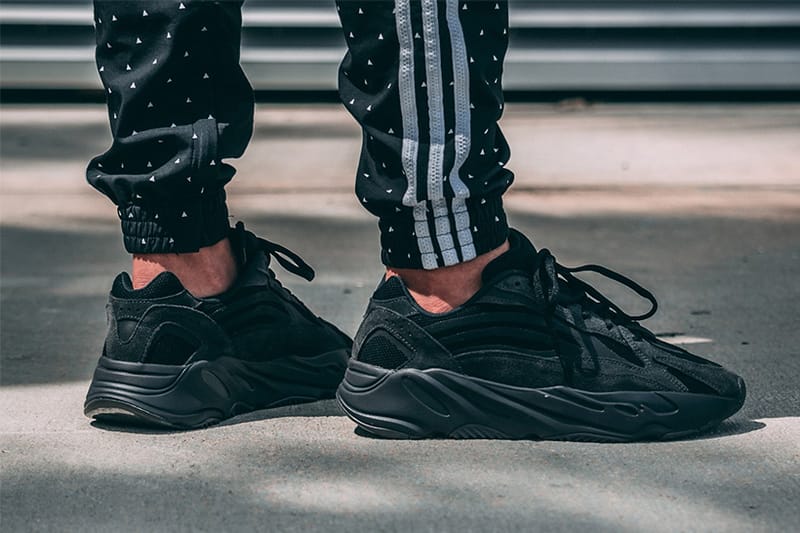 YEEZY BOOST 700 V2 人氣配色「Vanta」上脚预览