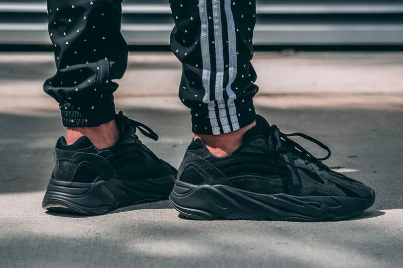 YEEZY BOOST 700 V2 人氣配色「Vanta」上脚预览