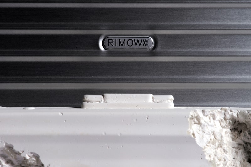 Daniel Arsham 攜手 RIMOWA 創作復古行李箱雕塑作品