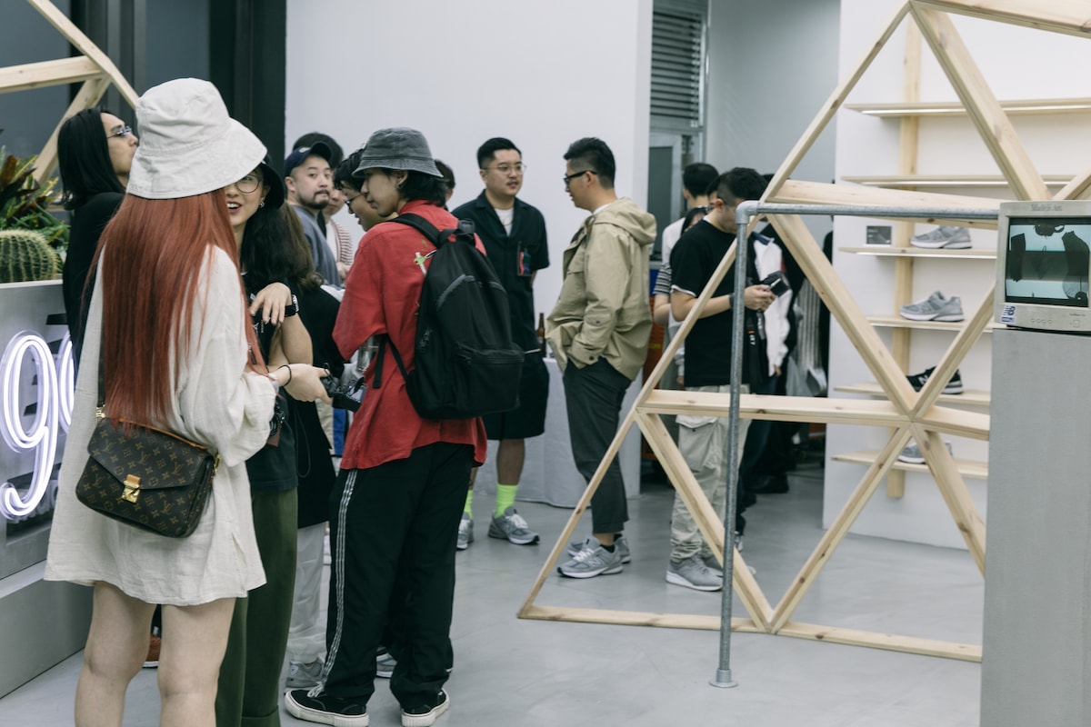 在 INVINCIBLE，青年创作者们为了一双特别的 New Balance 汇聚于此