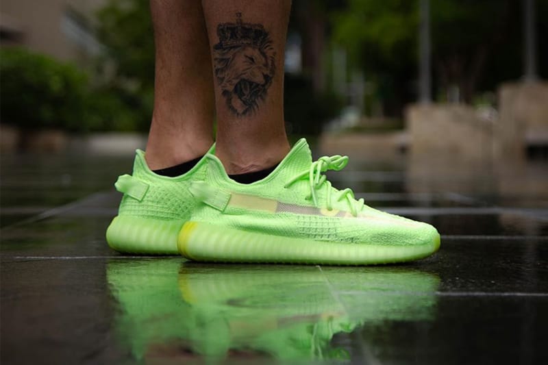 YEEZY BOOST 350 V2 全新「Glow In The Dark」配色上腳預覽