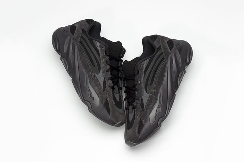 搶先預覽 YEEZY BOOST 700 V2 全新配色「Vanta」