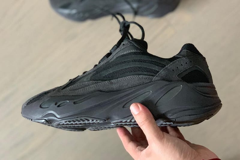 YEEZY BOOST 700 V2 黑魂配色「Vanta」實鞋曝光