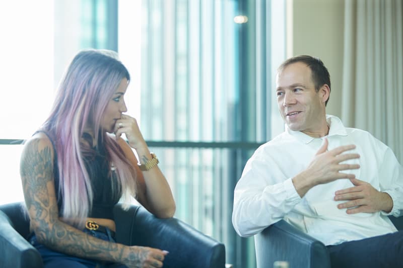 Beats by Dr.Dre 总裁 Luke Wood 携首款真无线耳机 Powerbeats Pro 亮相上海