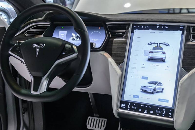 Elon Musk 宣佈 Tesla 將加入 Netflix 和 YouTube 等影音串流服務