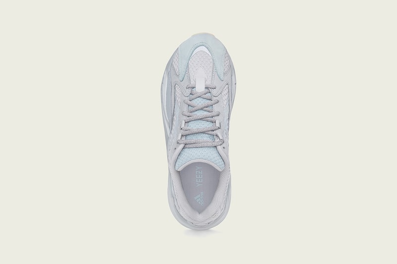 YEEZY BOOST 700 V2 最新配色「Inertia」官方圖輯正式發佈