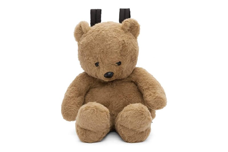 VETEMENTS 推出要價 $75,000 日圓之泰迪熊拖鞋