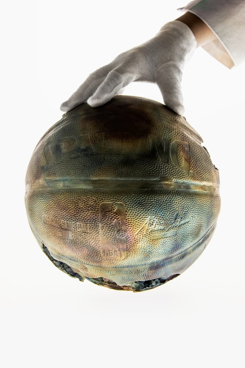 Daniel Arsham 推出別注「青銅製籃球」系列雕塑