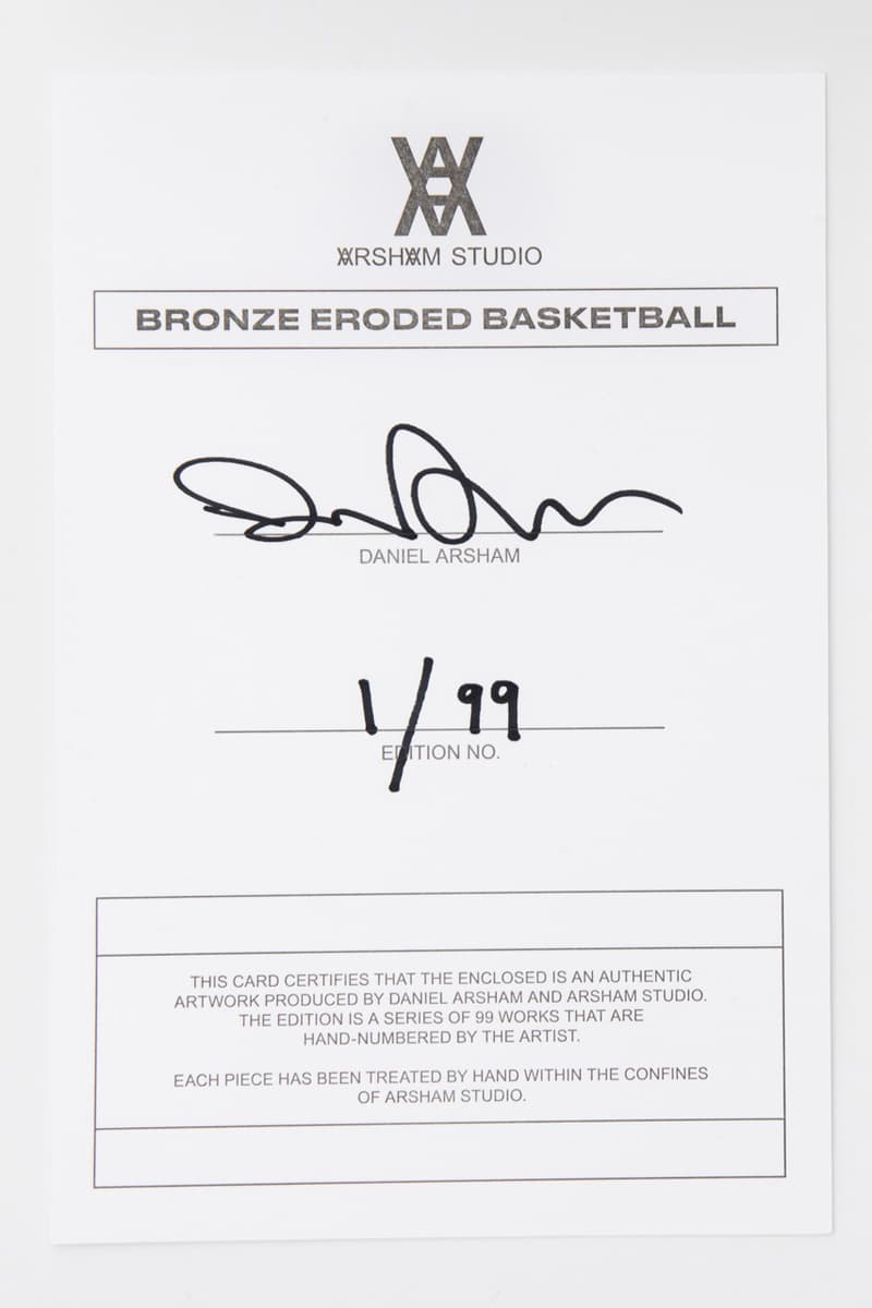 Daniel Arsham 推出別注「青銅製籃球」系列雕塑
