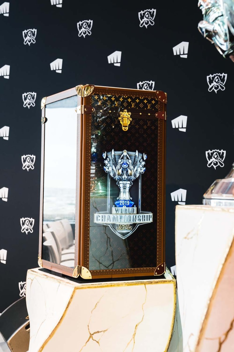 獨家近賞 Louis Vuitton 定製《League of Legends》世界大賽獎盃提箱