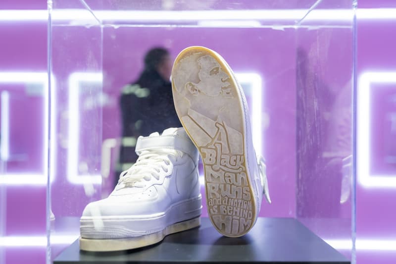 垄上艺术携手 Phillips 拍卖行举行 《Tongue + Chic 街头密码》球鞋艺术展