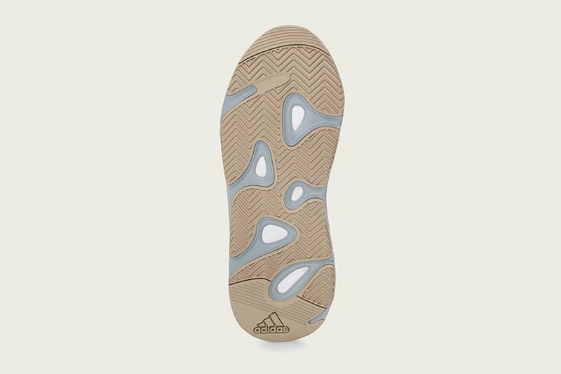 YEEZY BOOST 700 最新配色「CARBON BLUE」官方圖輯率先曝光