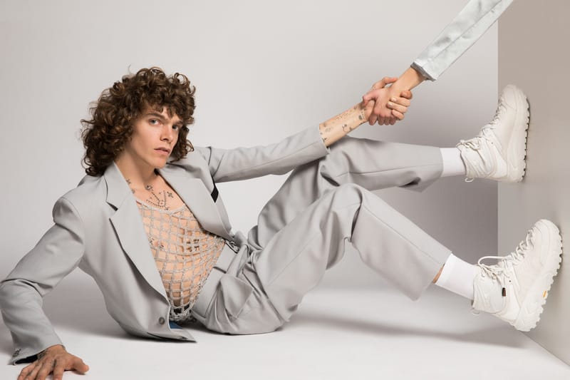 HOKA ONE ONE 携手 Opening Ceremony 打造 TOR ULTRA HI 联名鞋款