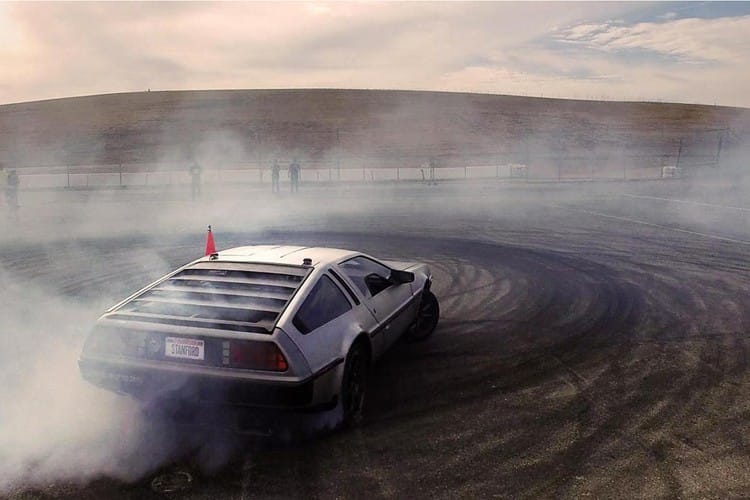 史丹佛大學成功研發可精準飄移之自動駕駛電能 DeLorean