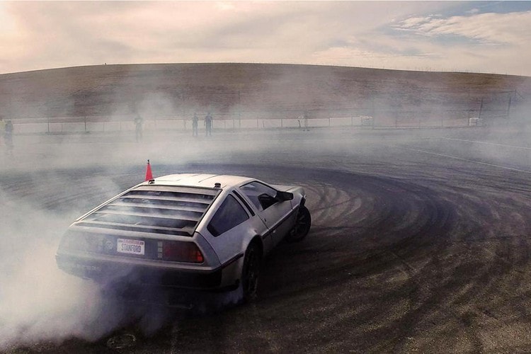 史丹佛大學成功研發可精準飄移之自動駕駛電能 DeLorean