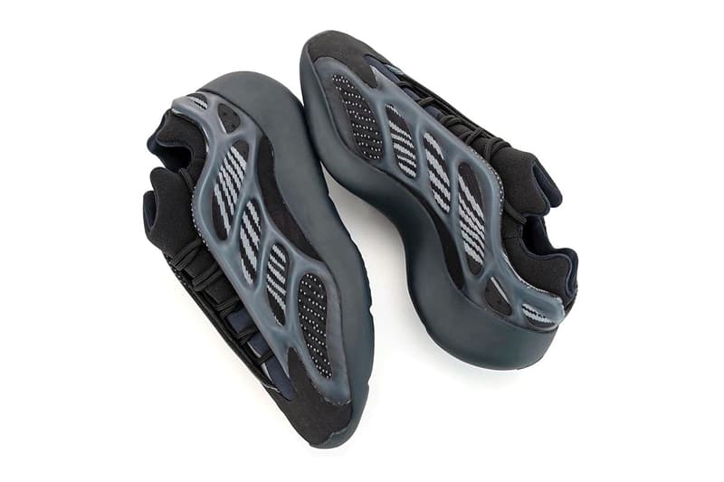 率先預覽 YEEZY 700 V3「Alvah」黑魂配色