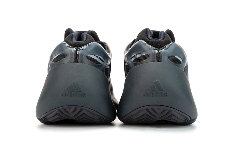 率先預覽 YEEZY 700 V3「Alvah」黑魂配色