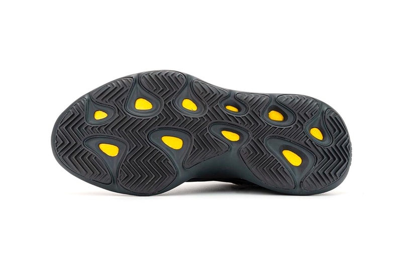 率先預覽 YEEZY 700 V3「Alvah」黑魂配色