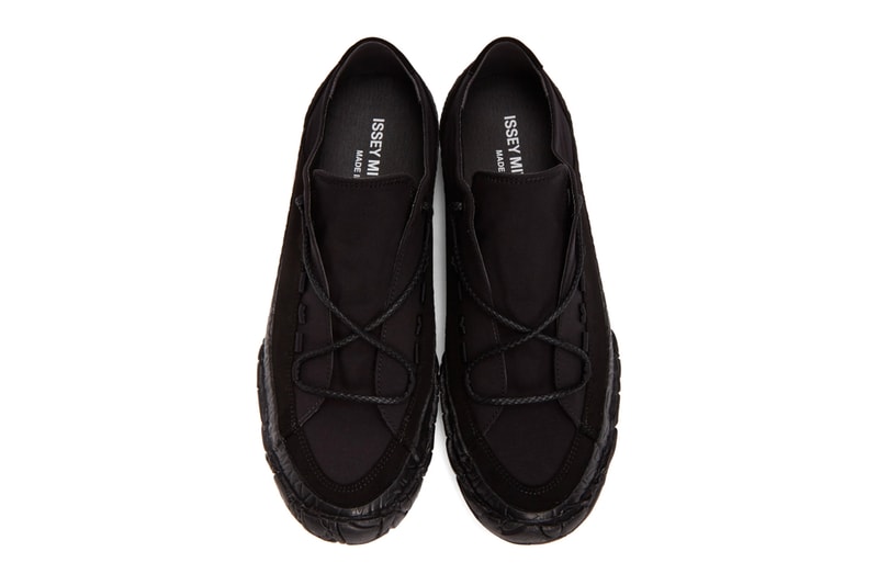 Issey Miyake 推出三色全新帆布運動鞋款
