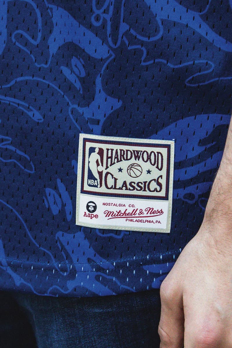 AAPE BY *A BATHING APE® 聯手 MITCHELL & NESS 推出全新系列
