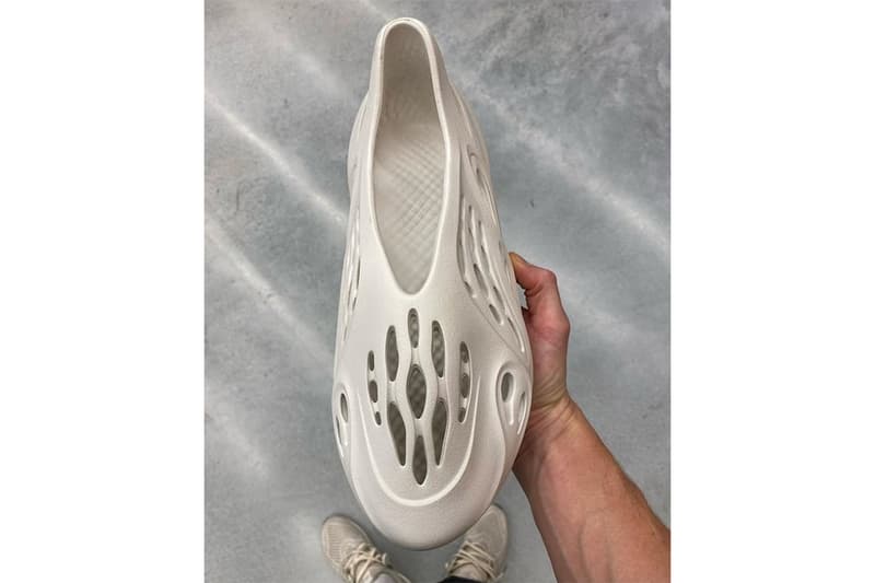 「洞洞鞋」YEEZY Foam Runner 細節近賞圖片曝光