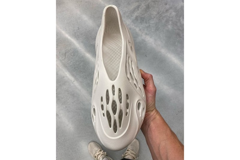 「洞洞鞋」YEEZY Foam Runner 細節近賞圖片曝光