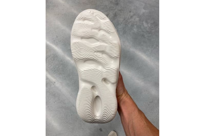 「洞洞鞋」YEEZY Foam Runner 細節近賞圖片曝光