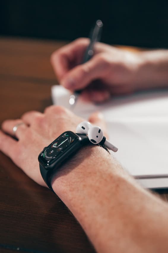 AirPods 救星－全新 Apple Watch 配件 AirBands 登陸 Kickstarter