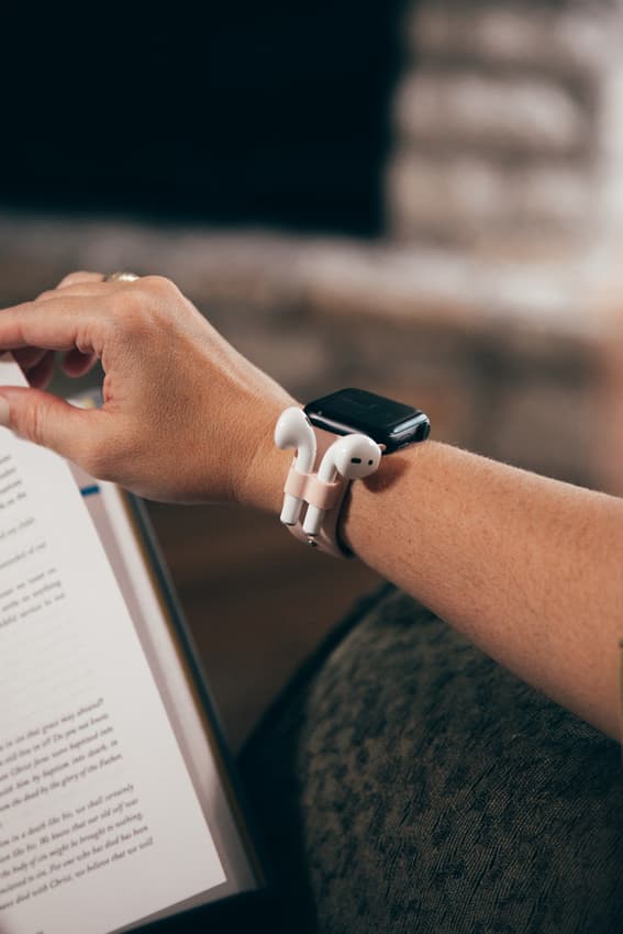 AirPods 救星－全新 Apple Watch 配件 AirBands 登陸 Kickstarter