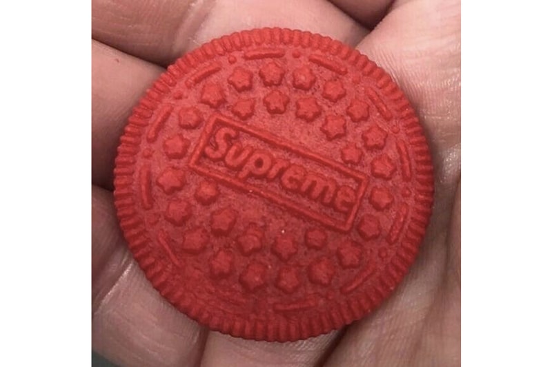 Supreme x Oreo 話題聯名餅乾實體、包裝率先曝光