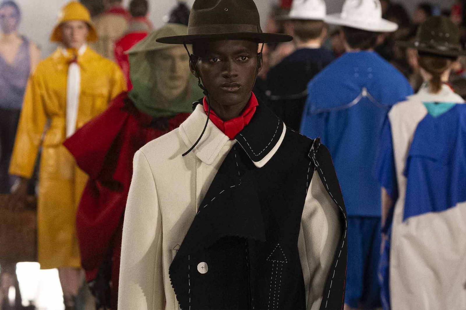 将古着回收重用，Maison Margiela 2020 秋冬是否一次重写服装社会意义的实验？