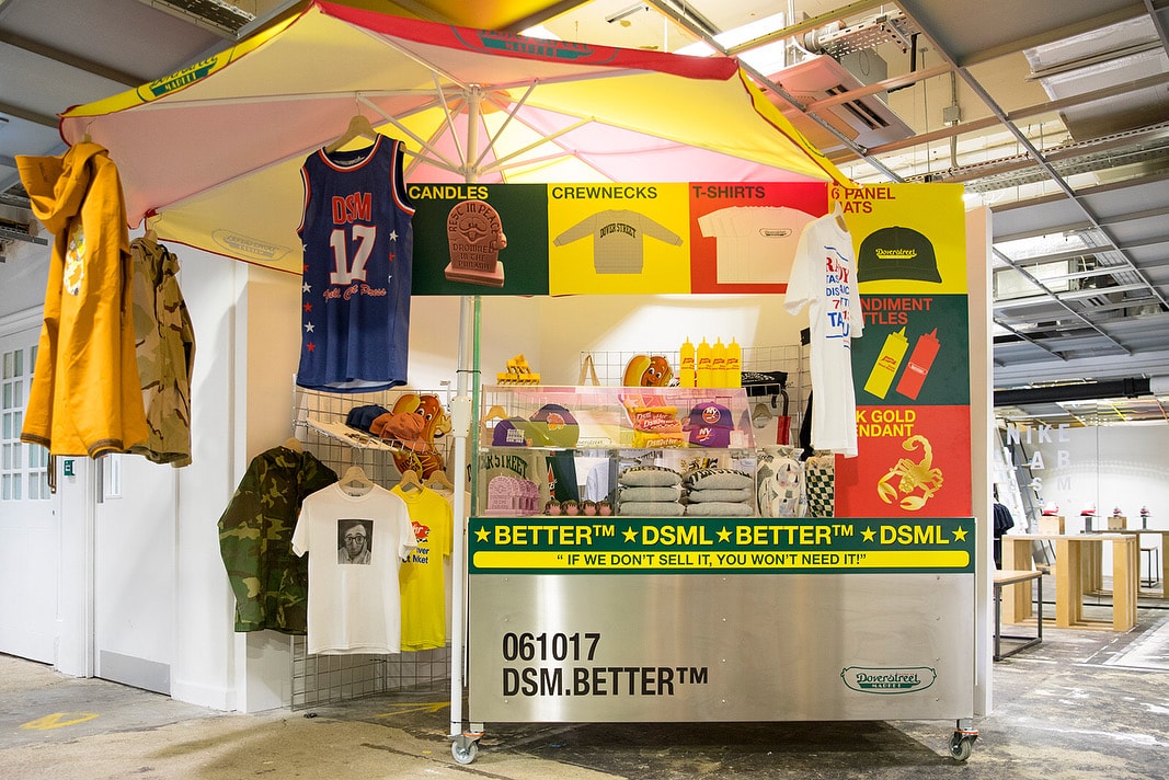 与 CPFM 推出全新「笑脸」地毯的,是一家位于唐人街的礼品店