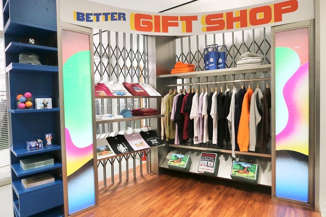 与 CPFM 推出全新「笑脸」地毯的,是一家位于唐人街的礼品店