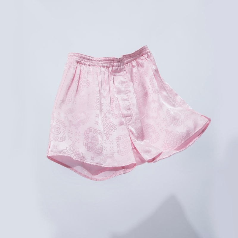 粉色春季－CLOT 延伸創作推出全新絲綢服裝系列