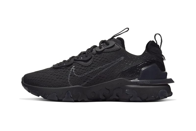 Nike React Vision 全新配色「Triple Black」正式發佈