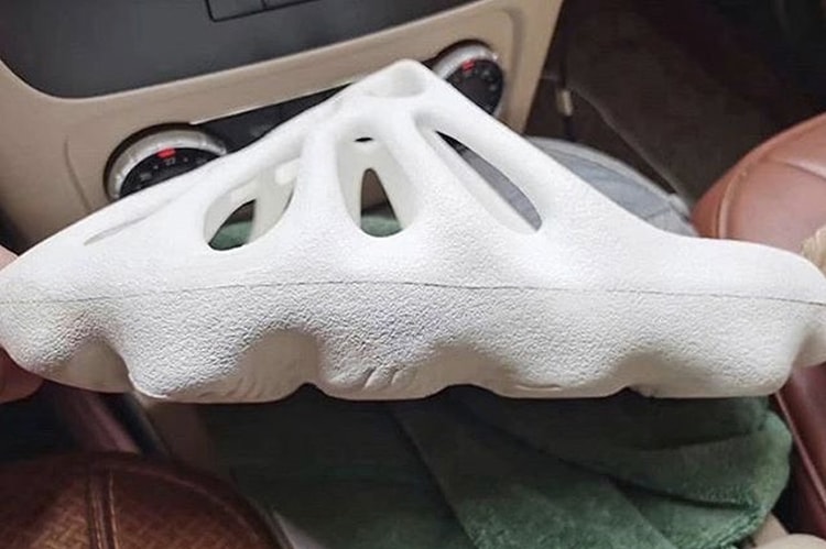 adidas x Kanye West YEEZY Slide 全新拖鞋設計率先曝光