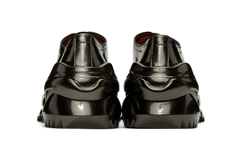 Maison Margiela 推出全新 Cross Derby Glossy Gunmetal 別注鞋款