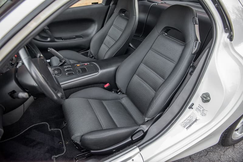 1994 年樣式 Mazda Rx-7 展開拍賣