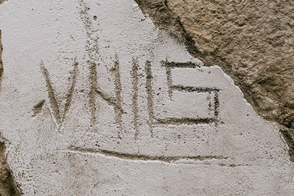 與街頭藝術家 Vhils 一同「炸毀」身份